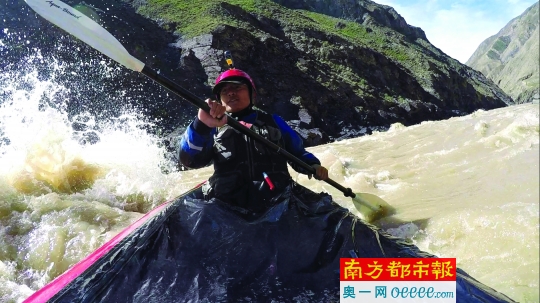 闪米特在黄河上漂流。受访者供图