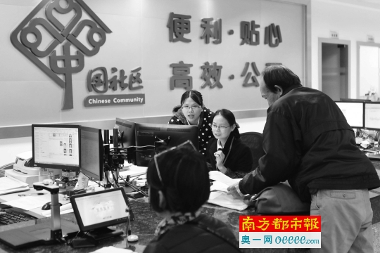 有市民觉得“邑门式”服务中心工作人员对业务的熟悉程度欠佳,许多事项办理没以前那么省时间。