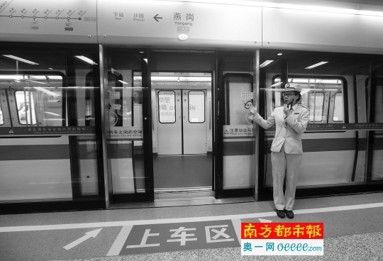 广佛地铁(西朗—燕岗段)今日正式通车。南都记者 冯宙锋 实习生 韦毅 摄