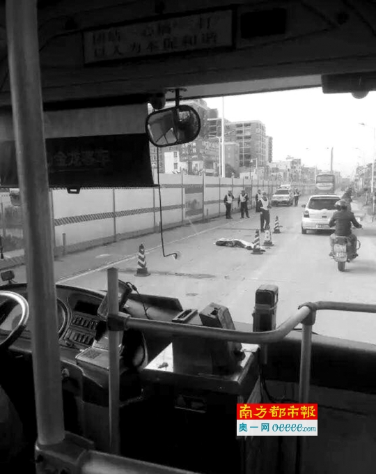 警方正在车祸现场调查。网络供图