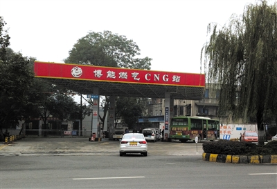 李晓梅违规帮助四川博能燃气公司增加公用天然气指标。