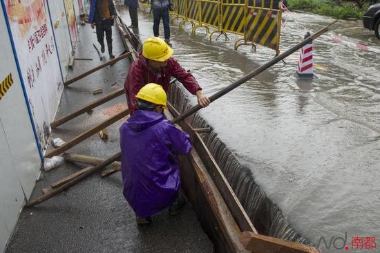 广州大道北怡新路突然地裂 裂缝达50米_茂名频