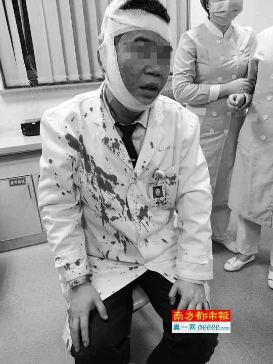 虞医生被锤子击伤头部,颅脑损伤。