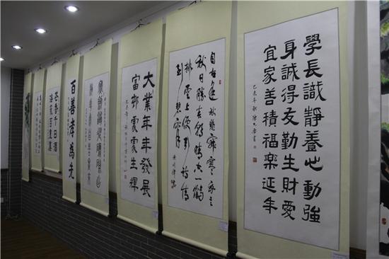 张槎街道文化中心内书法作品展示