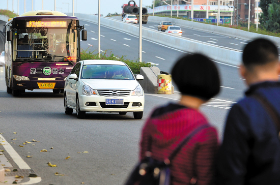 市民仍能约到外地专车 羊城晚报记者 黄巍俊 摄