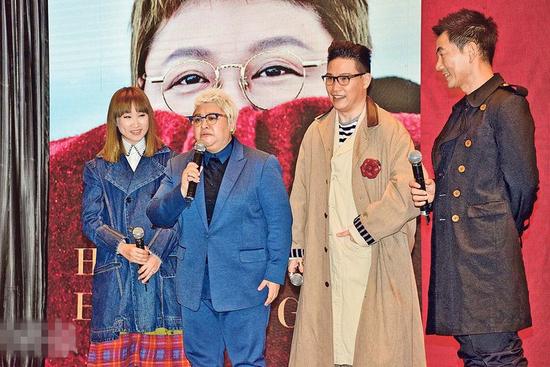 韩红(左二)在香港港宣传新碟,获任贤齐(右起),苏永康及王菀之捧场.