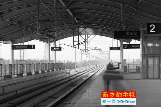 狮山站，1月7日下午，广佛肇城际轨道狮山站站台。