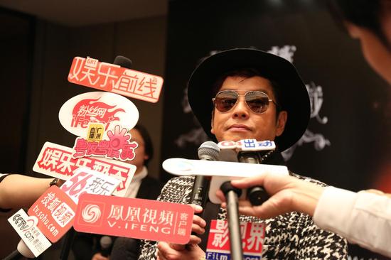 谭咏麟接受媒体采访