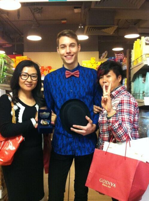 香港旅游潮牌手信MrRich曲奇进驻香港崇光百