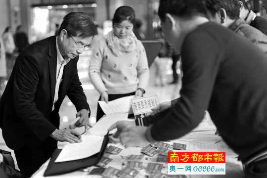 昨日下午,港澳政协委员报到。南都记者 郑俊彬 摄