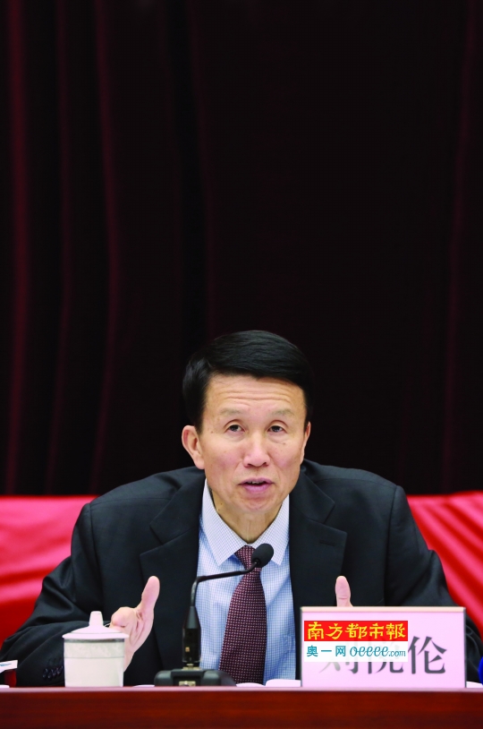 昨日，市委十一届七次全会召开，刘悦伦作报告。通讯员供图