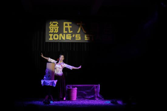 杨美莲表演的《闲情》曾获世界金牌魔术大奖赛银奖