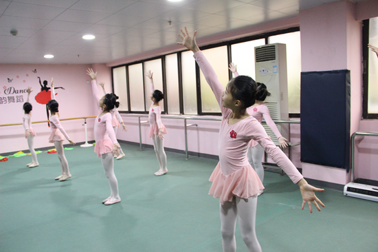 舞蹈考级圆满落幕 上千考生掀起舞蹈考级风潮