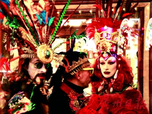 威尼斯狂欢节最大的特点是其精美的面具和华丽的服饰0