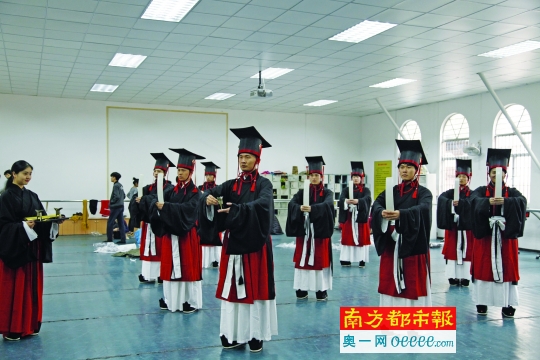 2月21日，广东省歌舞剧院，舞蹈《五羊仙舞》排练现场。南都记者高贵彬摄