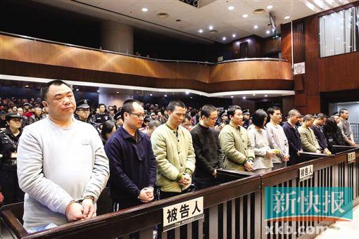 ■邦家案历时四年，近23万人受害，昨日，24名被告在广州中院被宣判。