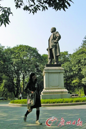 华南理工大学内的孙中山纪念铜像。 （资料图片）