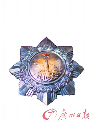 张实杰的三级独立自由勋章。