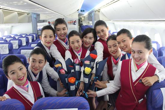 厄瓜多尔玫瑰空降南航 国际妇女节佳礼献佳人