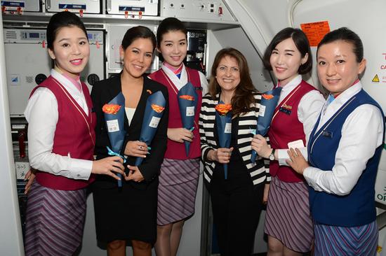 厄瓜多尔玫瑰空降南航 国际妇女节佳礼献佳人