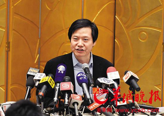 雷军接受记者采访 汤铭明 摄