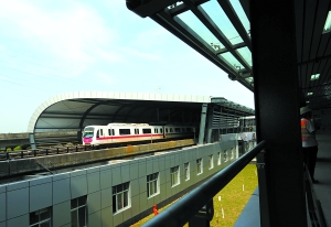 高铁庆盛站已经通车很久了，但地铁站迟迟不运营。