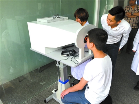 以正确观念应对青少年近视 家长应关注孩子视