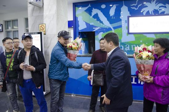 首个东北冬休来湛江旅游团抵达湛江_湛江频