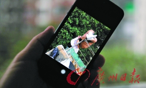 帮忙救人的李寿洲用手机拍下了现场图片。