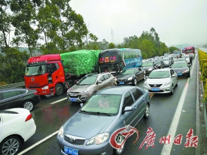 粤赣高速东源热水南下路段一度发生“肠梗阻”。