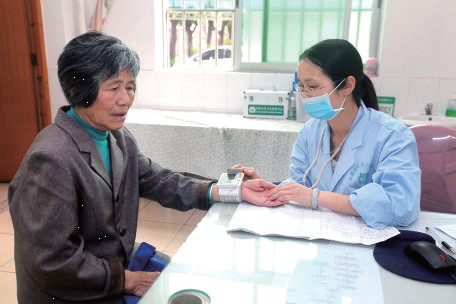 市民到伦教社区卫生服务中心看病。/珠江商报资料图