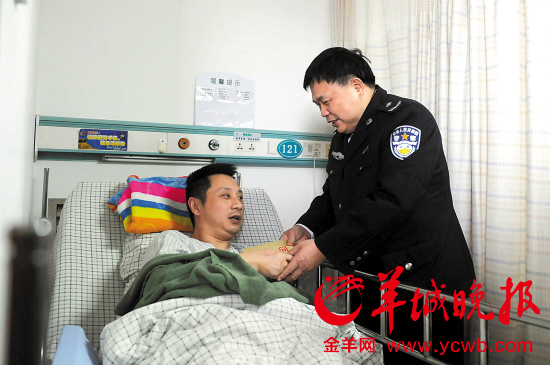韶关80后救人民警汪洋(左)目前仍在接受治疗