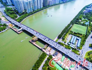 图为2015年8月，广州大桥拓宽工程正在进行中。（资料图片）广州日报记者苏俊杰 摄