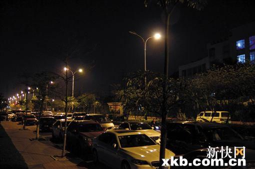 车库入口处排起长龙