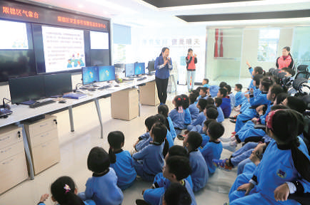 200多名幼儿参加气象之旅 认识分辨气象灾害_