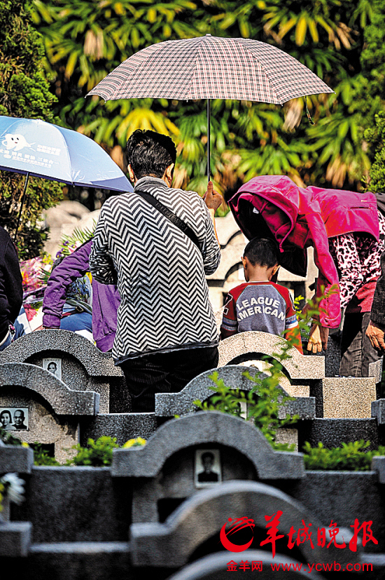 让逝者“入土为安”也应理性消费、量力而行 羊城晚报记者 周巍 摄(资料图片)