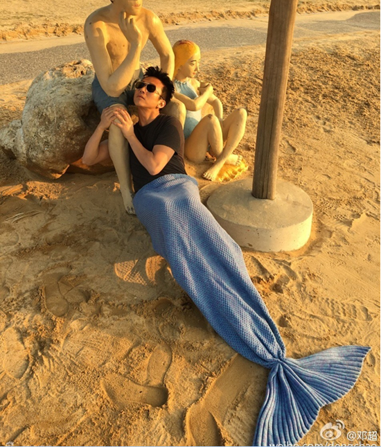 媲美明星毫不逊色 百条美人鱼上演绝美画面