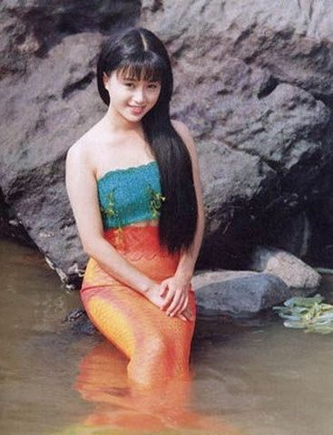 酒井法子男人应该都熟悉   她在1995年也拍了一部美人鱼题材的影片