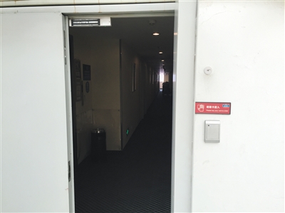 赵公口桥附近的一家汉庭酒店,虽设有门禁系统,但并未启用。