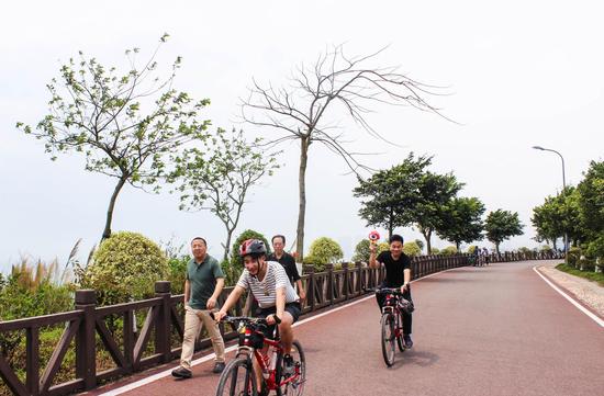 大亚湾沿海绿道景色优美