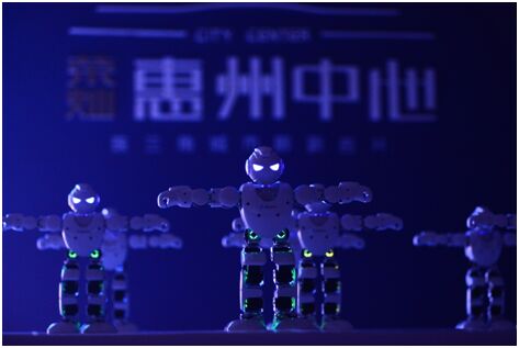 机器人表演，微信抽奖将发布会推向高潮