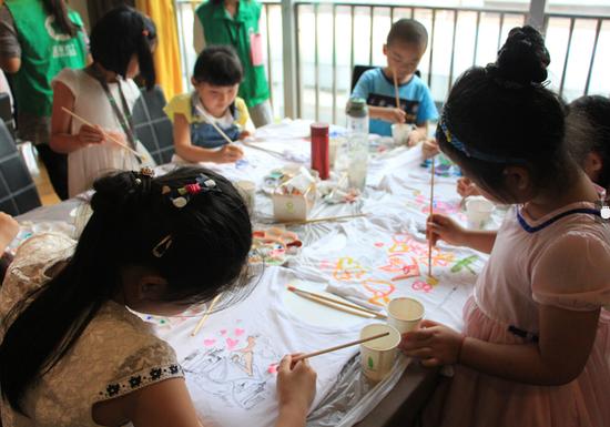 创意带回家 深圳免费创客教育送进社区_湛江频