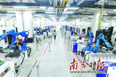 劲胜精密2015年亏损4.71亿元,净利润下滑了732.85%,成了上市莞企的“亏损王”。图为劲胜精密自动化生产车间。