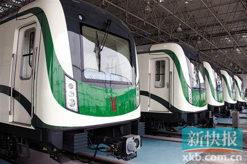 ■昨日，广州地铁七号线一期首批列车交付广州地铁。 新快报记者 毕志毅/摄