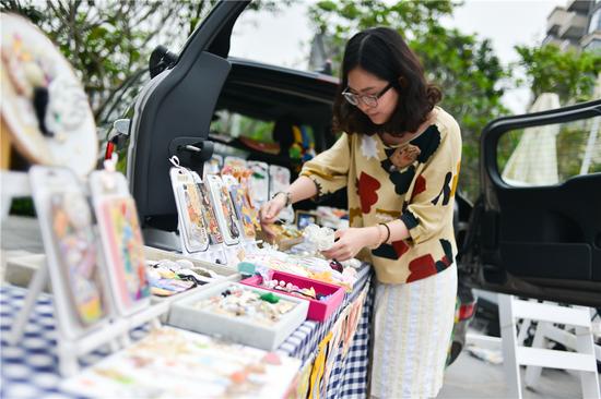 “潮创艺墟”创意市集摊位
