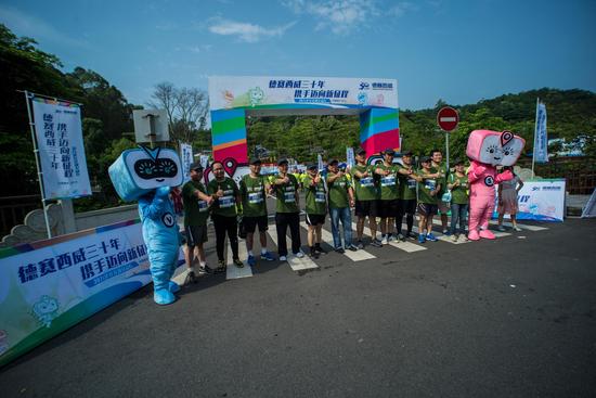 德赛西威领导团合影