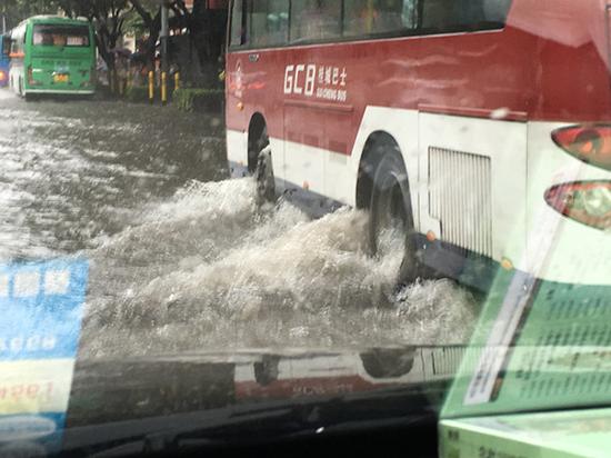 季华路积水