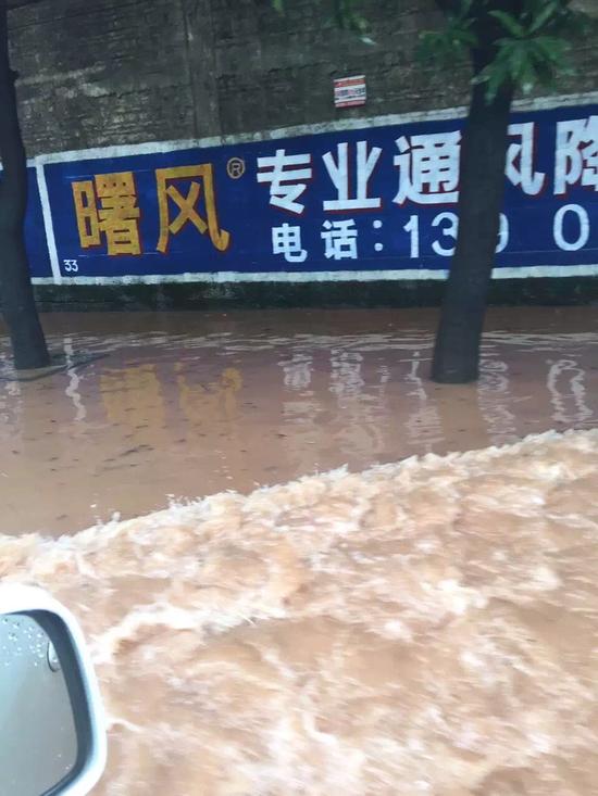 狮山镇小塘新境工业区兴达路积水