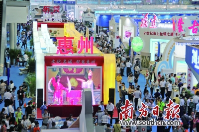 在去年的第十一届文博会上，40余家惠企参展，12个文化项目现场签约。 徐乐乐 摄