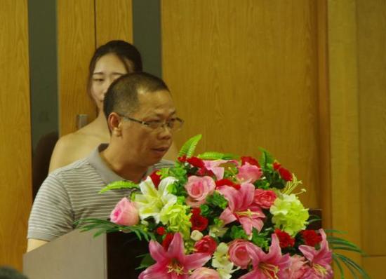 惠州市体育局副局长欧阳可戈 致词
